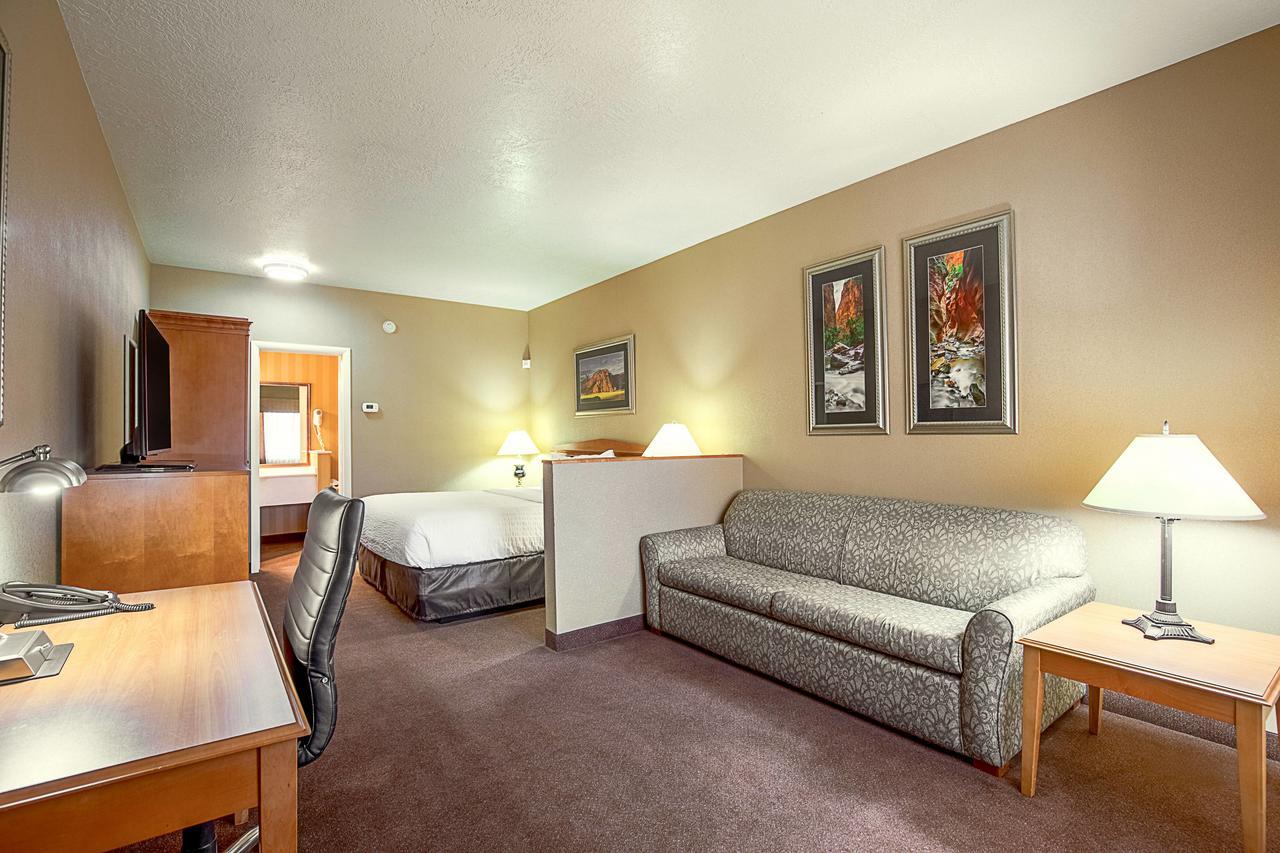Clarion St George - Convention Center Area Hotel