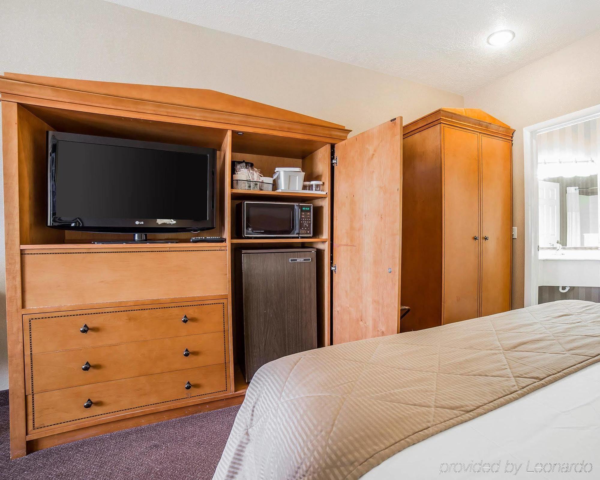 Clarion St George - Convention Center Area